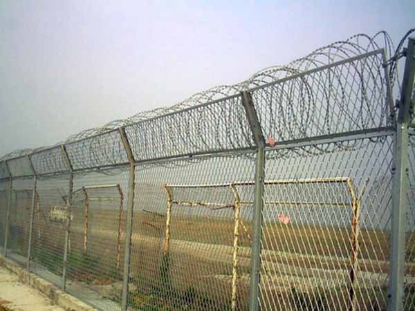 機場護欄網 - 安平縣全昊金屬(shǔ)絲(sī)網制品有限公司圖片2