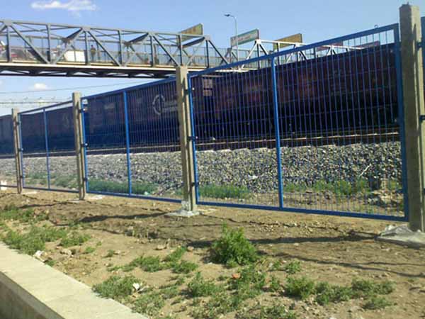 鐵路護欄網 - 安平縣全昊金屬(shǔ)絲(sī)網制品有限公司圖片4